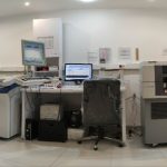 آزمایشگاه دکتر صالحی مجهز به دو دستگاه ابوت امریکایی می باشد